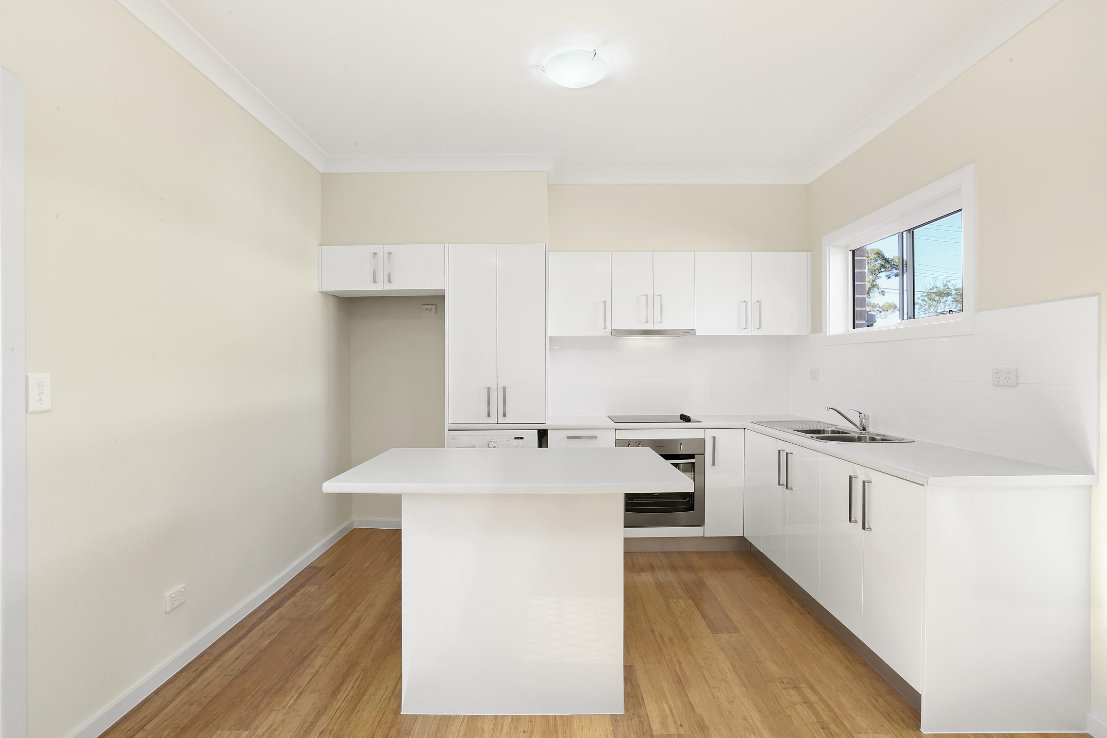 Ermington – M8