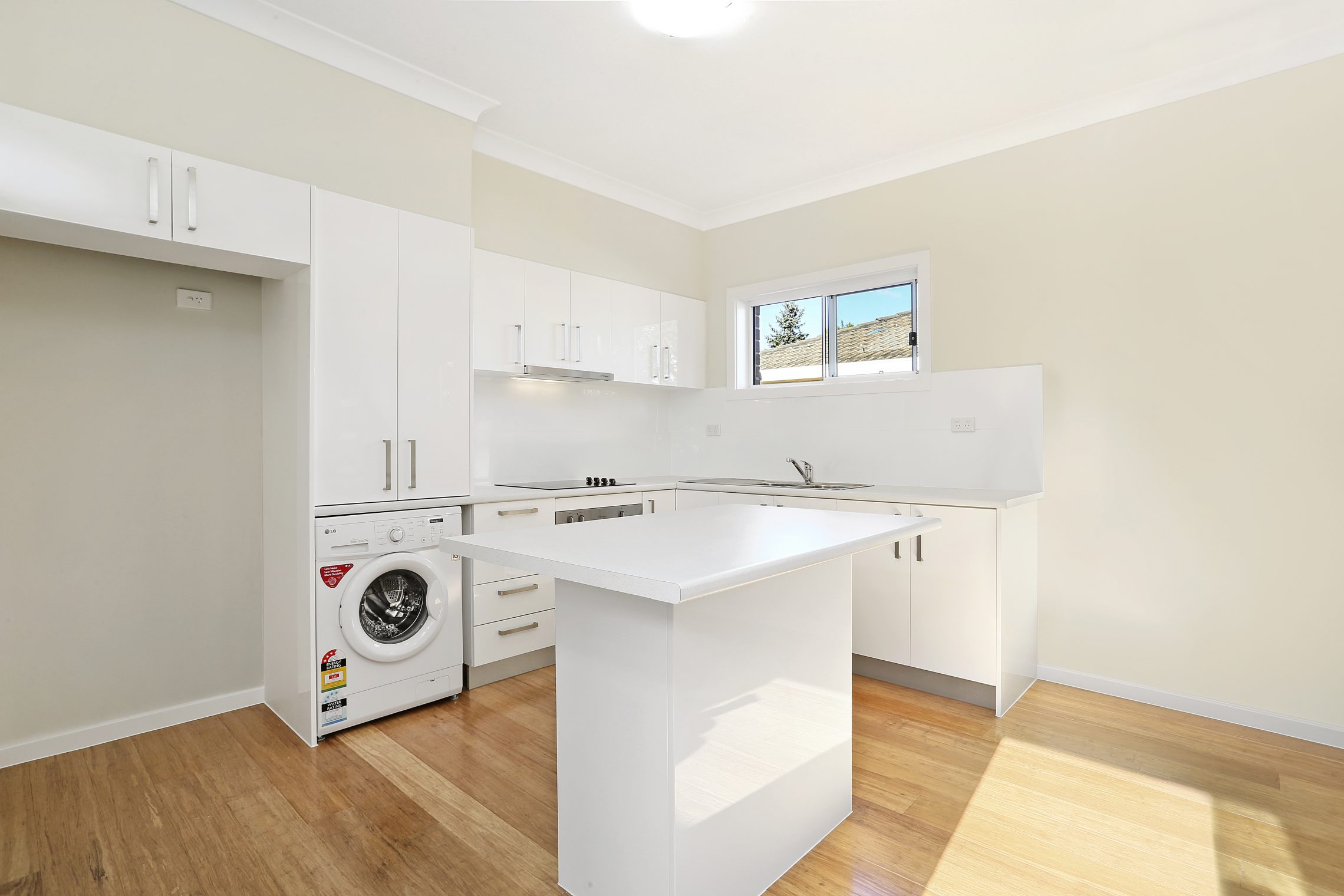 Ermington – M8