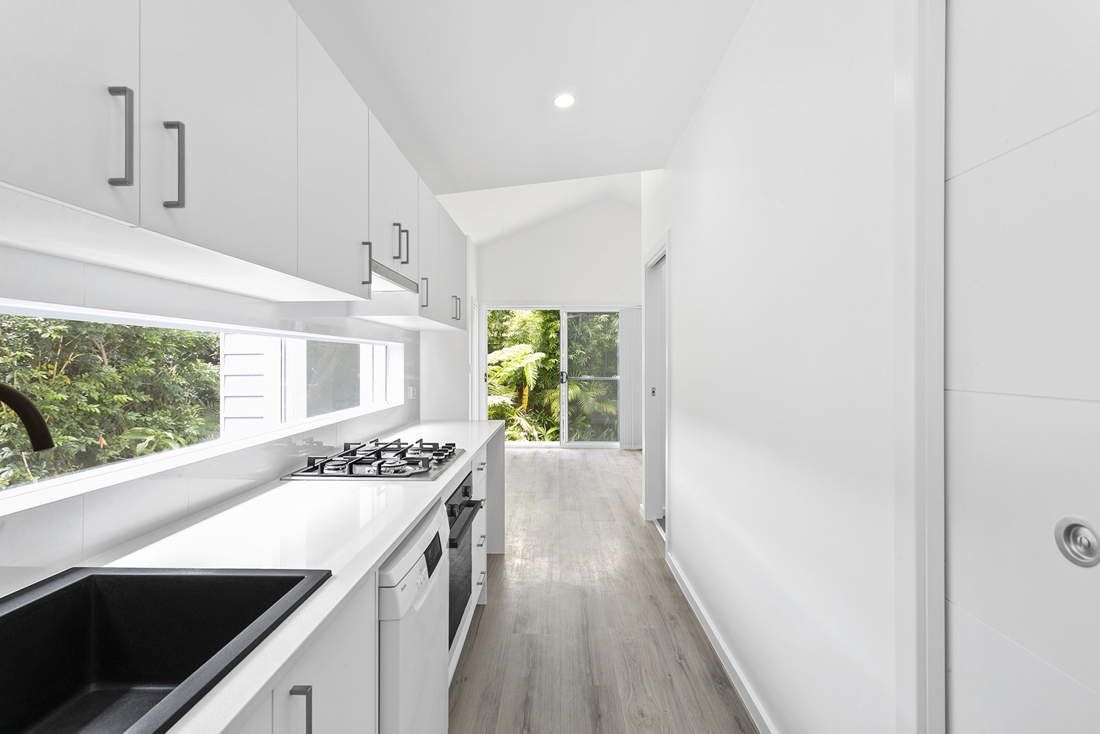 Avalon Beach – B600
