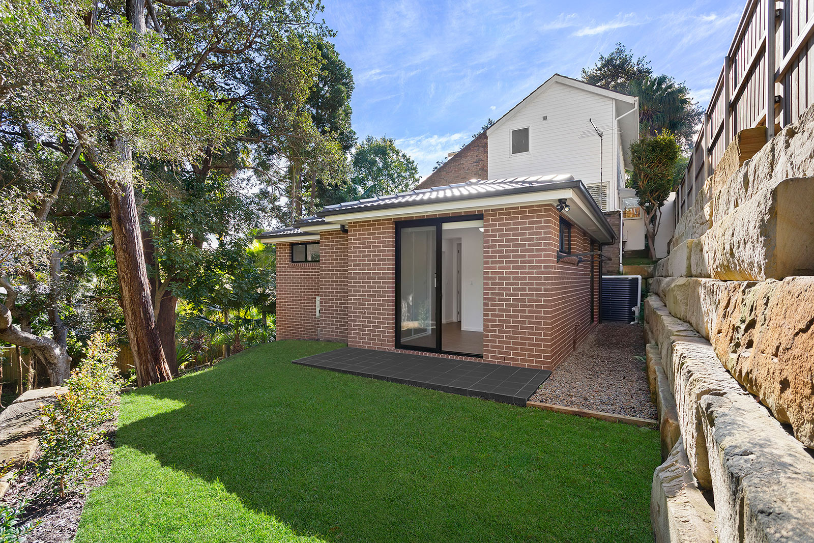 Mona Vale -R73