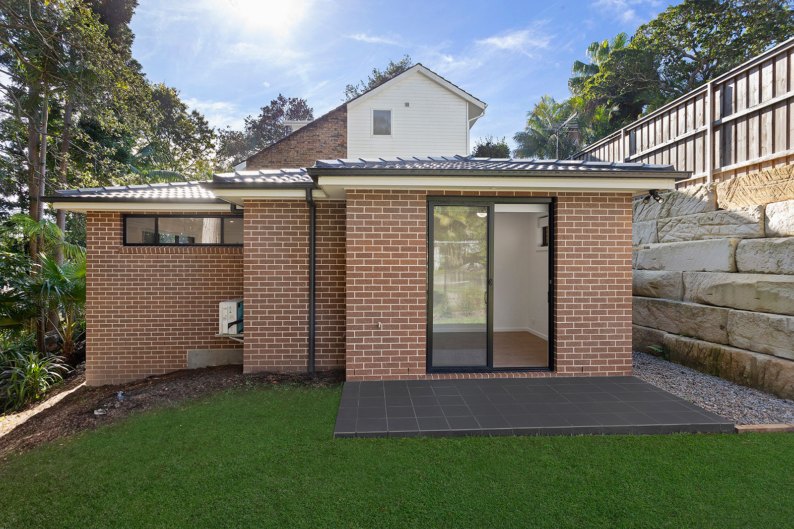 Mona Vale -R73