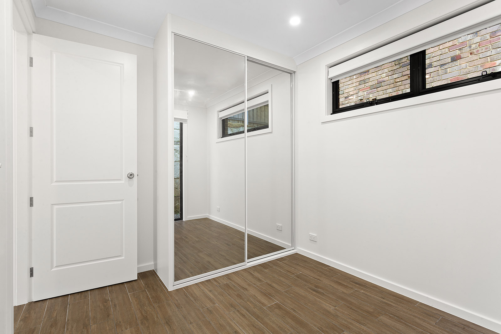 Mona Vale -R73