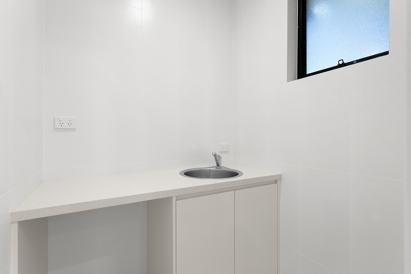 Mona Vale -R73